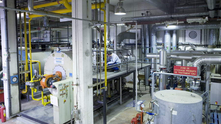 Le décret Bacs contribue au plan de sobriété énergétique du Gouvernement qui vise une réduction de 40% de la consommation d'énergie en France d'ici 2050. (Bruno/Image Point FR/BSIP)