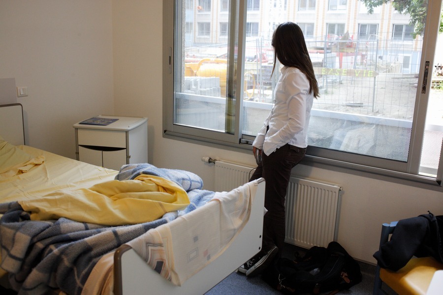 La part des hospitalisations réitérées dans l'augmentation des séjours pour tentatives de suicide chez les jeunes femmes doit être explorée. (Burger/Phanie) - Droits réservés La part des hospitalisations réitérées dans l'augmentation des séjours pour tentatives de suicide chez les jeunes femmes doit être explorée. (Burger/Phanie)