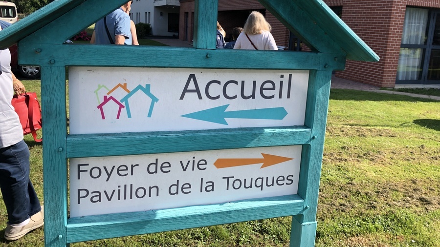 Au sein du pôle hébergement de la vallée d'Auge, les liens entre les différents services sont facilités par une proximité géographique. (Edoxie Allier/Hospimedia).