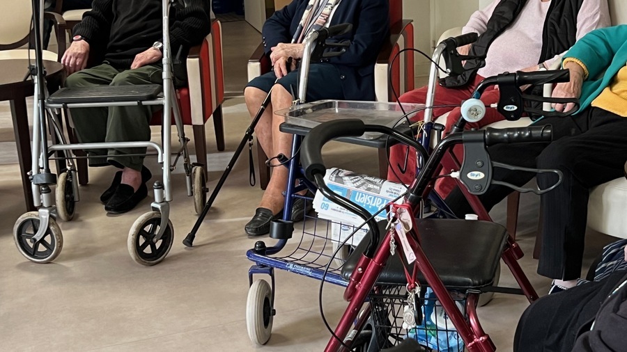 La Cour des comptes relève des moyens financiers trop restreints limitant les animations et les sorties pour les résidents. (Emmanuelle Deleplace/Hospimedia)