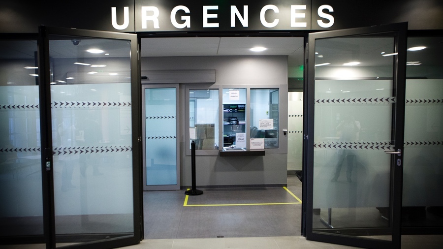 Théoriquement, une antenne doit obligatoire être adossée à une Smur 24h/24 mais l'ARS peut toutefois y déroger. Et si les urgentistes militent pour un seuil maximal à 25 000 passages annuels, la DGOS n'a pas souhaité reprendre ce garde-fou. (Amélie Benoist/Image Point FR/BSIP) - Droits réservés Théoriquement, une antenne doit obligatoire être adossée à une Smur 24h/24 mais l'ARS peut toutefois y déroger. Et si les urgentistes militent pour un seuil maximal à 25 000 passages annuels, la DGOS n'a pas souhaité reprendre ce garde-fou. (Amélie Benoist/Image Point FR/BSIP)