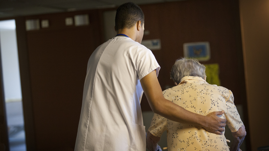 La recherche-action pour le traitement des alertes de maltraitance en coopération sur les territoires préconise dans une fiche de protéger les professionnels des risques psychosociaux. (Amélie Benoist/Image Point FR/BSIP)