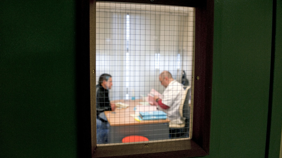 Les modalités de transports entre les lieux de détention et les services hospitaliers de psychiatrie devraient faire l'objet des protocoles nationaux "stricts et partagés", estime la CGT. (Vincent Wartner/BSIP)