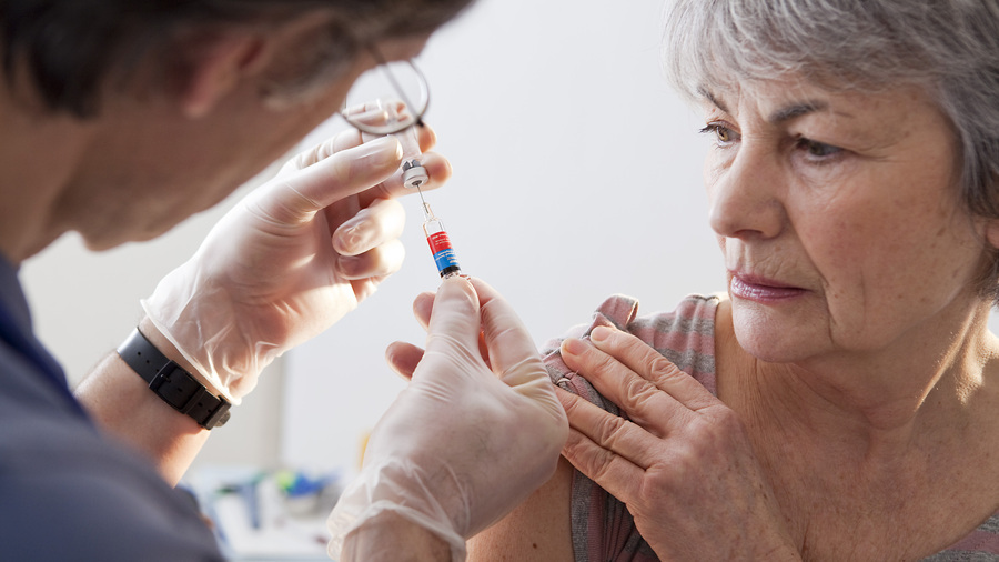 La HAS fait reposer la stratégie vaccinale contre la grippe pandémique sur des critères définis par le Haut Conseil de la santé publique. (Bruno/Image Point FR/ BSIP)
