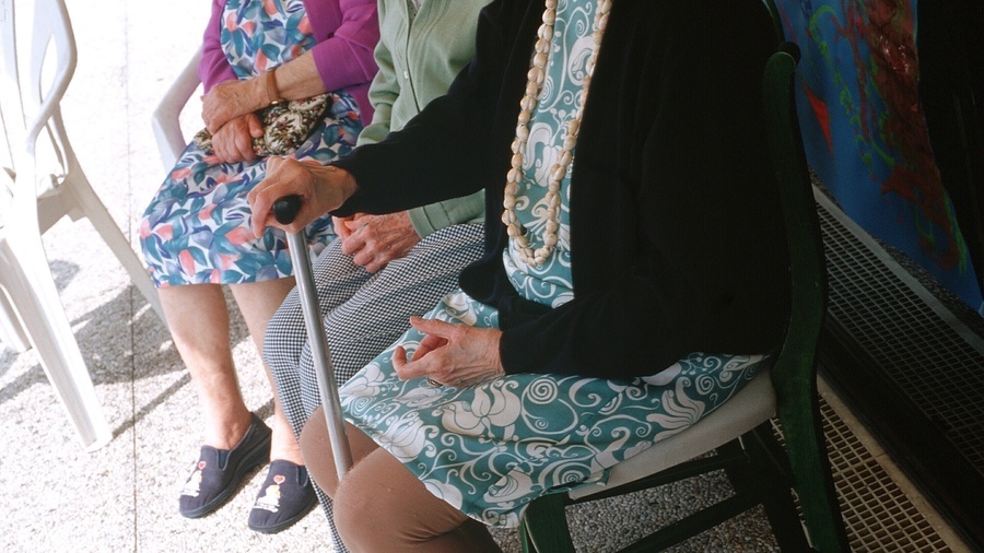 Les colocations Alzheimer hébergent en général huit personnes, estime la directrice générale de la Fondation Médéric-Alzheimer. (Garo/Phanie)