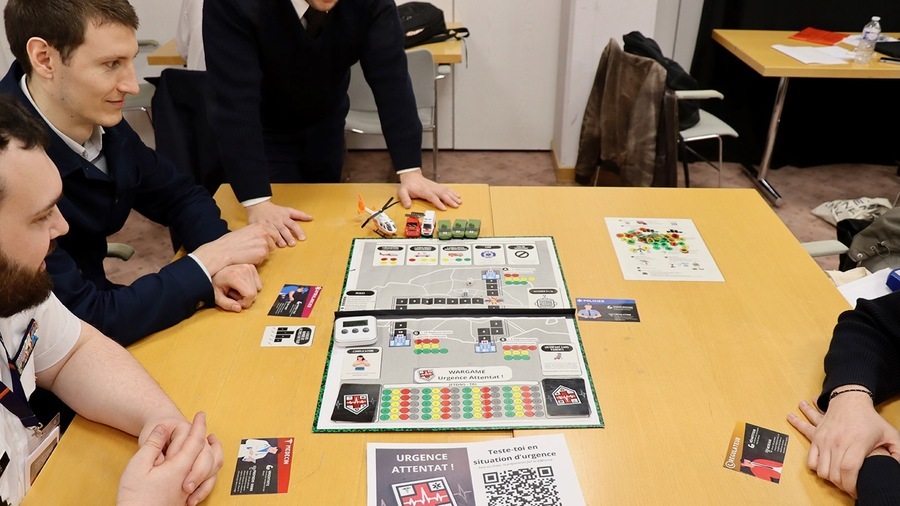 Honoré au challenge Wargame Jam, le jeu Urgences attentat se fixe pour objectif de sauver un maximum de vies en l'espace d'une heure. (SSA) - Droits réservés Honoré au challenge Wargame Jam, le jeu Urgences attentat se fixe pour objectif de sauver un maximum de vies en l'espace d'une heure. (SSA)