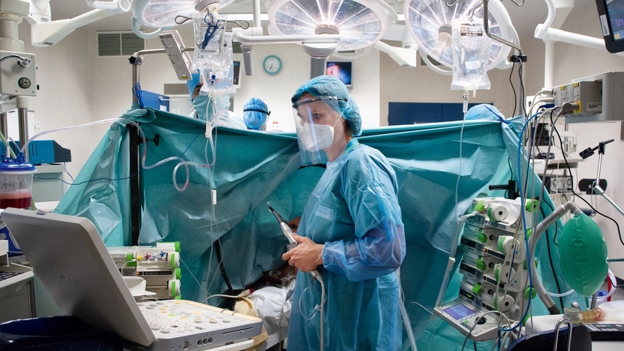 Sur le terrain, les hôpitaux publics ont jusqu'au 31 octobre pour présenter à l'ARS leur projet de forfaitisation des astreintes médicales à domicile. Les directions disposent d'une marge d'appréciation mais la cohérence territoriale est de rigueur. (Pascal Bachelet/BSIP) - Droits réservés Sur le terrain, les hôpitaux publics ont jusqu'au 31 octobre pour présenter à l'ARS leur projet de forfaitisation des astreintes médicales à domicile. Les directions disposent d'une marge d'appréciation mais la cohérence territoriale est de rigueur. (Pascal Bachelet/BSIP)