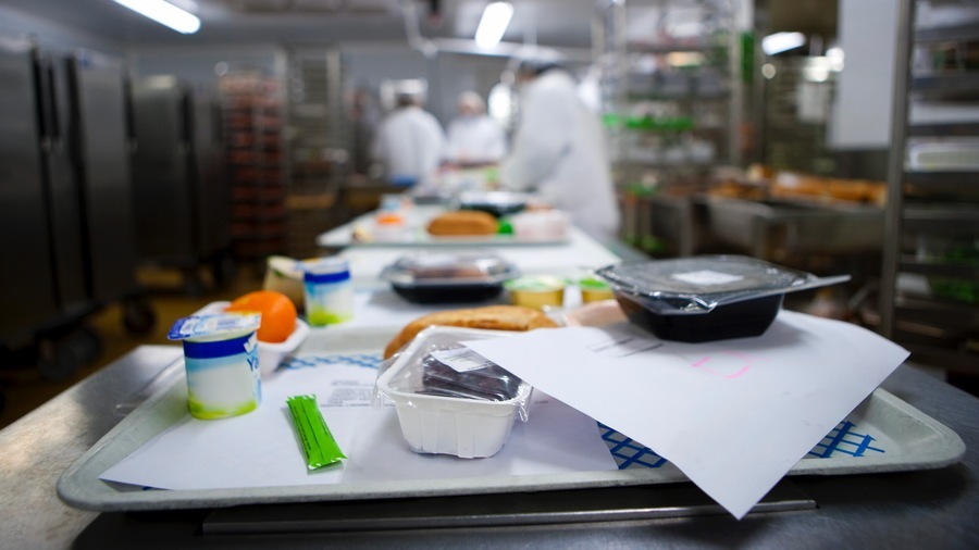 L'AP-HP a servi 14,8 millions de repas en 2023, ce qui représente une dépense de 134 millions d'euros, soit neuf euros par repas. (Amélie Benoist/Image Point FR/BSIP) - Droits réservés L'AP-HP a servi 14,8 millions de repas en 2023, ce qui représente une dépense de 134 millions d'euros, soit neuf euros par repas. (Amélie Benoist/Image Point FR/BSIP)