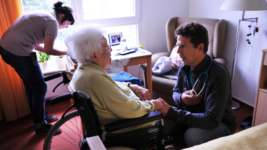 Le cahier des charges souligne une particularité des maisons d'accompagnement et de soins palliatifs qui est le "soin particulier apporté à l'aménagement architectural et à la décoration de l'ensemble des espaces individuels et collectifs". (DPA Picture Alliance/BSIP)