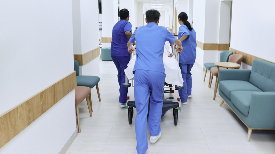 Le personnel non permanent désigne, dans cette analyse, tous les professionnels intervenant pour
des missions temporaires et ponctuelles afin d’assurer la continuité de la prise en charge des patients, hors stagiaires. (SPL/BSIP)