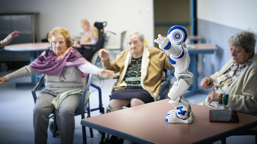 Les outils connectés peuvent apporter des solutions pertinentes pour prévenir et suivre l'activité physique et sportive des patients et résidents et les applications ludiques peuvent aider à diminuer la sédentarité. (Amélie Benoist/Image point FR/BSIP)