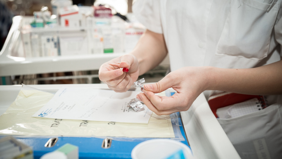 Antidépresseurs, antipsychotiques, benzodiazépines et sommnifères augmentent le risque de chutes des personnes âgées. (Albane Noor/BSIP)