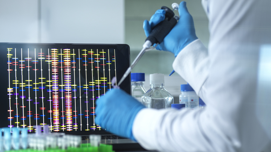 L'évaluation médico-économique des laboratoires de séquençage Seqoia et Auragen se poursuit tandis que se pose la question, pour le nouveau plan, de déployer d'autres plateformes. (SPL/BSIP)