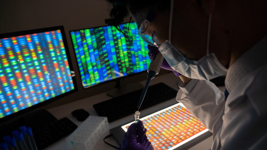 Au niveau national, grâce à de nombreux partenariats, les CHU sont en mesure de mener quantité de recherches collaboratives. 79% de publications sont en effet cosignées avec les universités. (Collanges/Image point FR/BSIP)