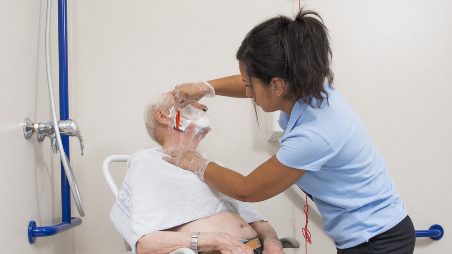 Chaque étape du soin doit être décortiquée, les consommables, médicaments et matériels utilisés référencés pour tendre vers l'écoconception. La plateforme Osmose doit permettre aux établissements de gagner du temps. (Astier/BSIP)