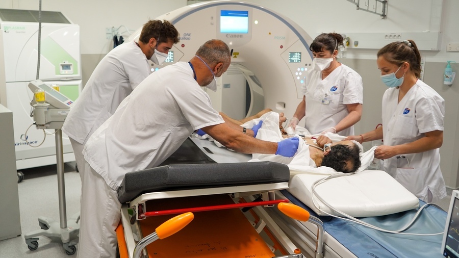 Les forfaits techniques des scanners diminueront de 8% le 5 novembre. D'autres baisses sont attendues en 2026 et 2027, sauf si un accord conventionnel autour de la pertinence des actes est négocié et signé. (Tremelet/Image Point FR/BSIP)