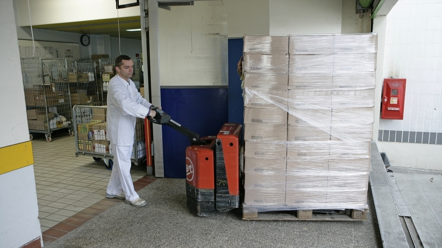 Lancé en 2018, le schéma directeur logistique du CHU de Rouen s'est déployé au long cours pour aboutir aujourd'hui à une plateforme pharmaco-logistique mutualisée. (Chassenet/BSIP)