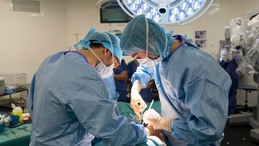 Les "never events" surviennent à 84% lors d'interventions programmées, un cadre opératoire censé être pleinement sécurisé. L'oubli de matériel et la brûlure du patient recouvrent à eux deux 55% des cas répertoriés et indemnisés. (Albane Noor/BSIP) - Droits réservés Les "never events" surviennent à 84% lors d'interventions programmées, un cadre opératoire censé être pleinement sécurisé. L'oubli de matériel et la brûlure du patient recouvrent à eux deux 55% des cas répertoriés et indemnisés. (Albane Noor/BSIP)