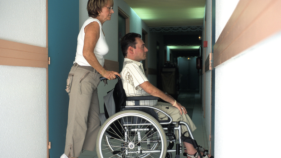 Les parents aidants d'un adulte en situation de handicap rare ont souvent du mal à définir leurs besoins. C'est le sujet d'une étude lancée en Auvergne-Rhône-Alpes à l'automne. (May/BSIP)