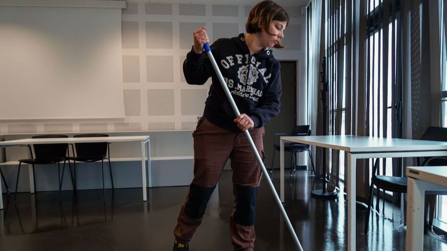 Le PLF pour 2026 prévoit une baisse du budget pour les aides aux postes en entreprise adaptée. Il doit encore être débattu par les députés. (Tremelet/Image Point FR/BSIP)