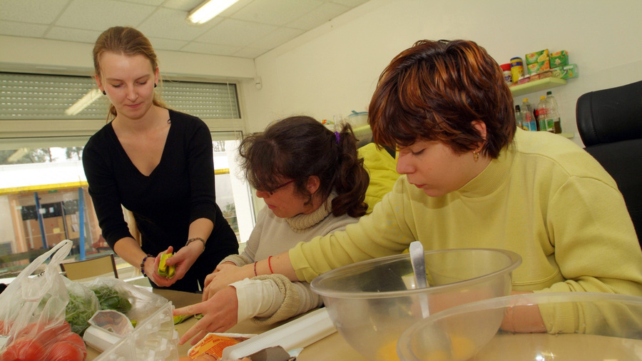 Plus jeunes, plus difficilement encadrés dans un secteur en crise d'attractivité, les étudiants abandonnent plus souvent. (José Oto/BSIP)