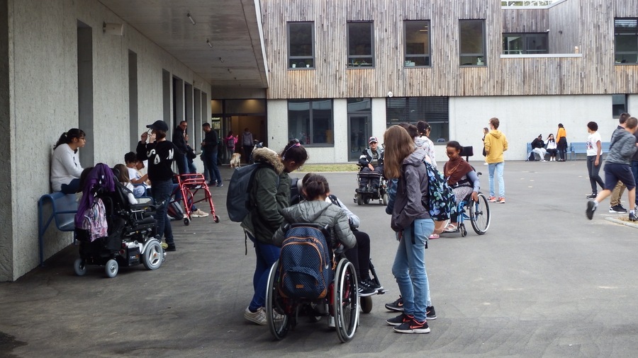 Les élèves accompagnés par un établissement ou service médico-social sont désormais majoritairement scolarisés dans un établissement scolaire. (Emmanuelle Deleplace/ Hospimedia)