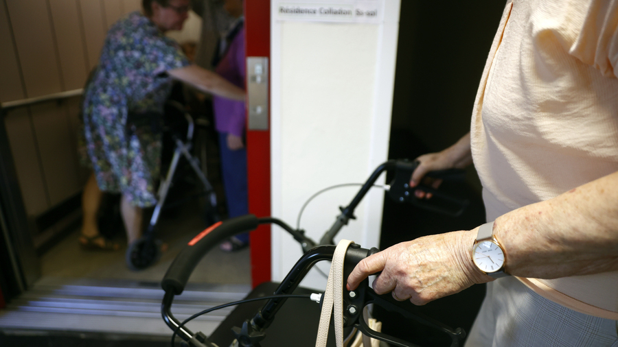 Une première génération de personnes handicapées travaillant en Esat devrait partir à la retraite. Un sujet qui soulève de nombreuses inquiétudes. (Godong/BSIP)