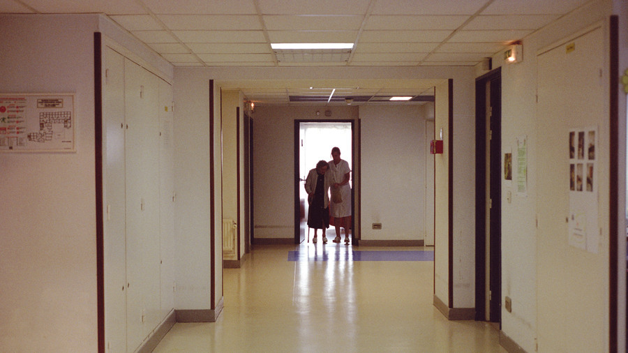 Les équipes spécialisées de prévention inter-Ehpad accompagnent les professionnels dans la gestion de projets. (Dan Aucante/BSIP)