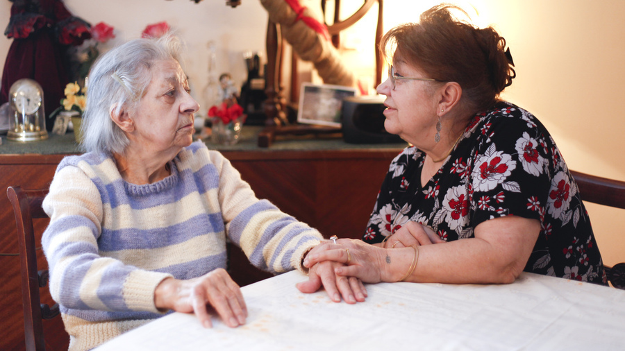 Fortement décrié, l'article 44 a été supprimé en séance publique. Il prévoyait le gel de plusieurs prestations sociales, dont l'allocation aux adultes handicapés, l'allocation d'éducation de l'enfant handicapé ou encore l'allocation journalière du proche aidant. (Grimaud/BSIP)