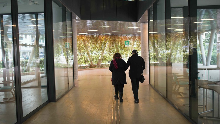 Le recrutement des sujets pour les études sur la prévention de la maladie d'Alzheimer se heurte à différents obstacles. (A. Noor/Image Point FR/BSIP)